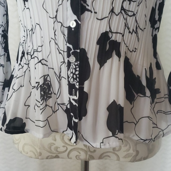 Allison Taylor petite blouse white & black flowers - Picture 2 of 5